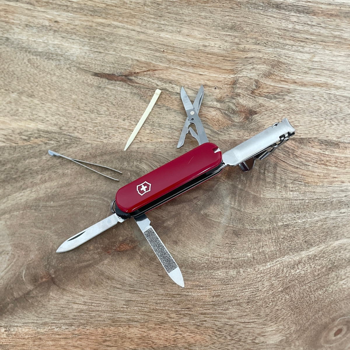 victorinox-nail-clip-couteau-suisse-coupe-ongles-65-mm image 1