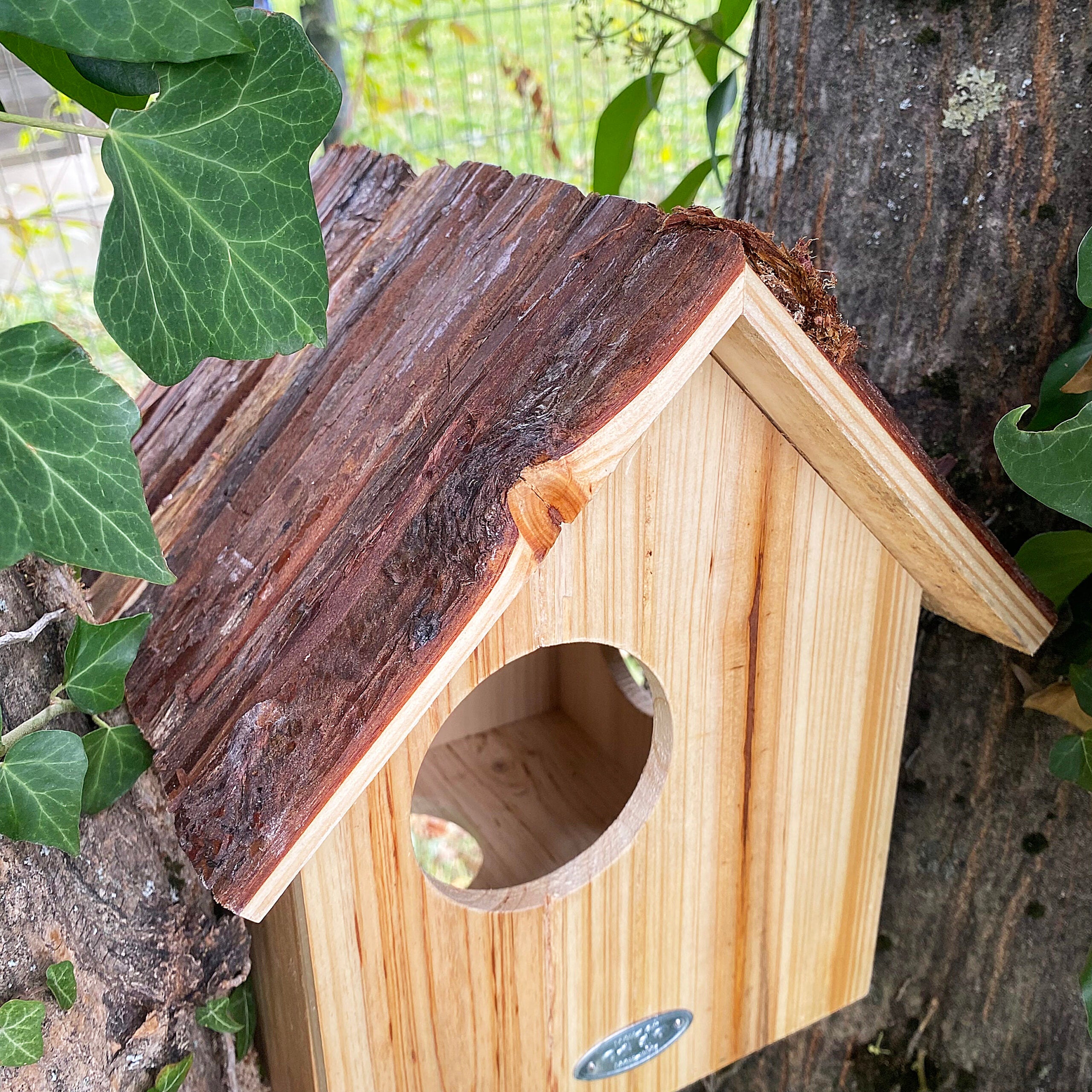 esschert-design-nichoir-cureuil-bois-sapin-29cm image 2