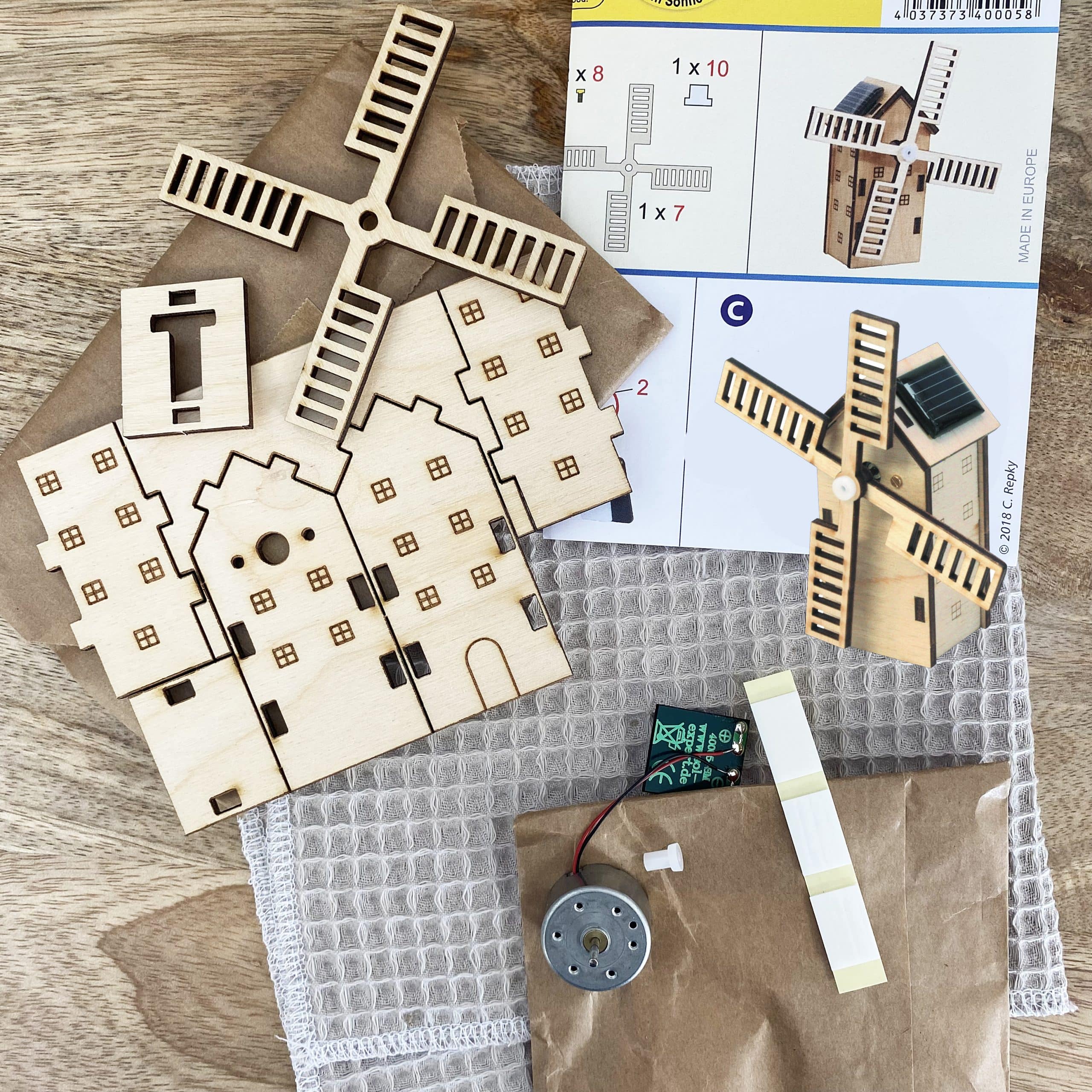 maquettes-petit-moulin-maquette-bois-solaire-sans-colle image 1