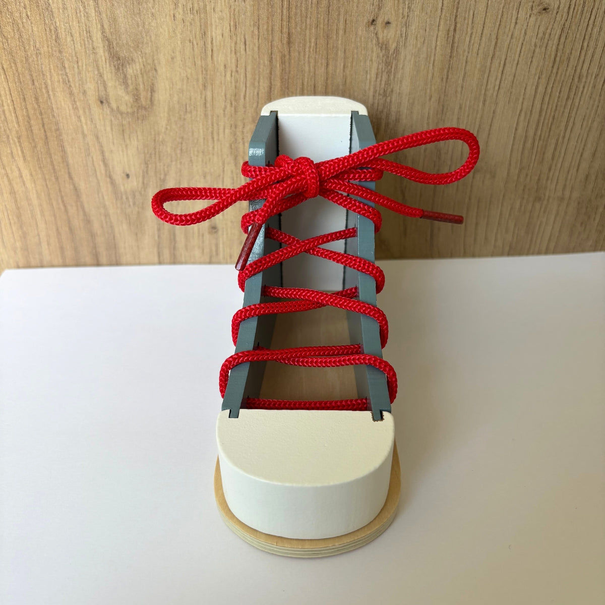 smallfoot-chaussure-en-bois-lacer-jeu-apprentissage image 3