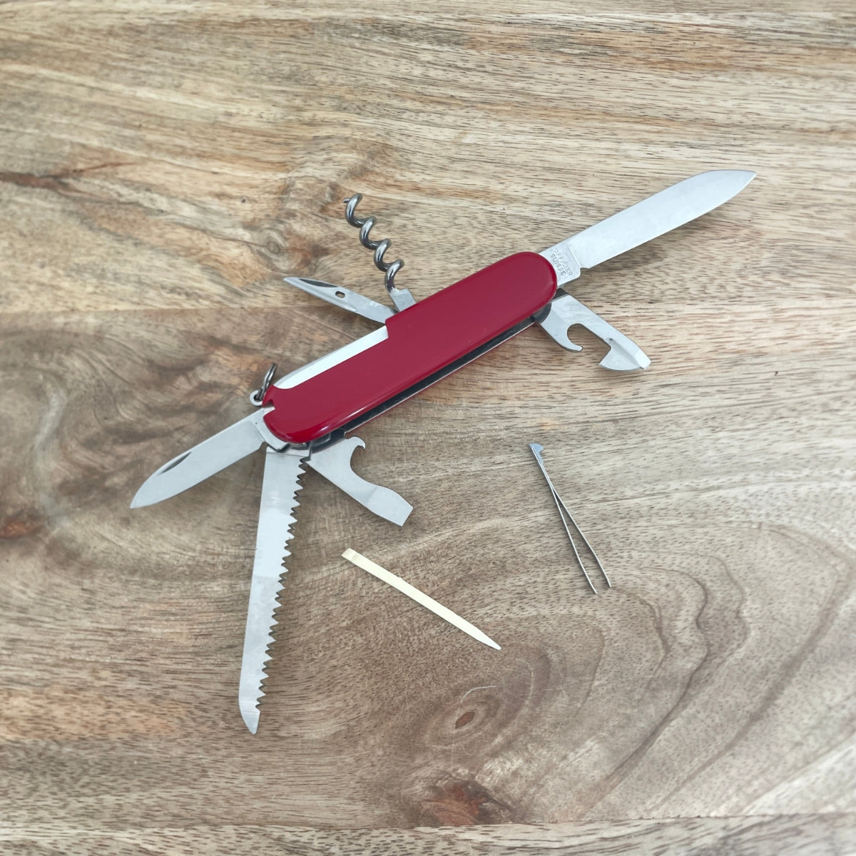 victorinox-camper-couteau-suisse-rouge-91-mm-13-fonctions image 2