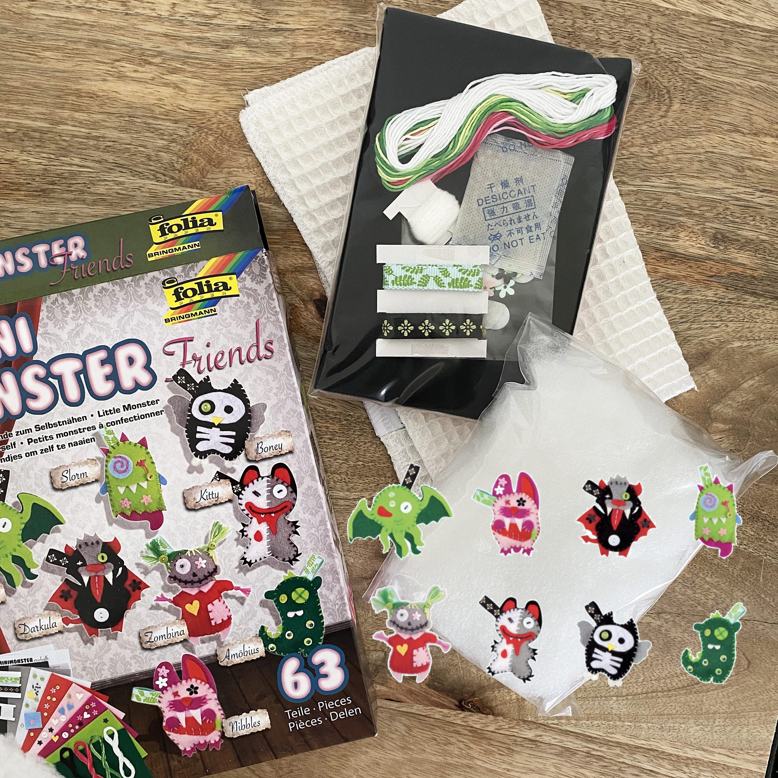 kit-petits-monstres-en-feutrine-confectionner-63-pi-ces image 2