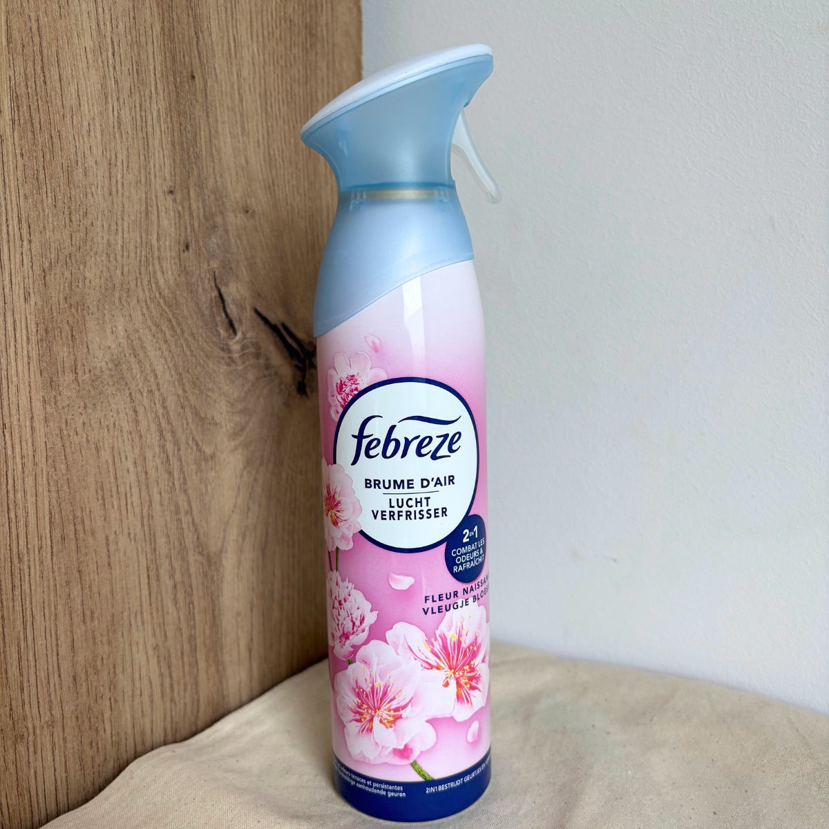 febreze-brume-d-air-fleur-naissante-spray-d-sodorisant image 1