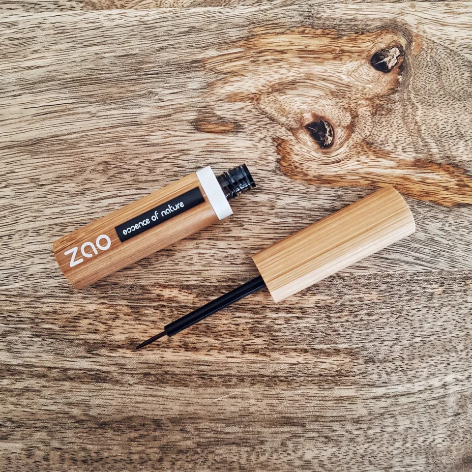 zao-070-noir-eyeliner-liquide-bio-rechargeable image 1