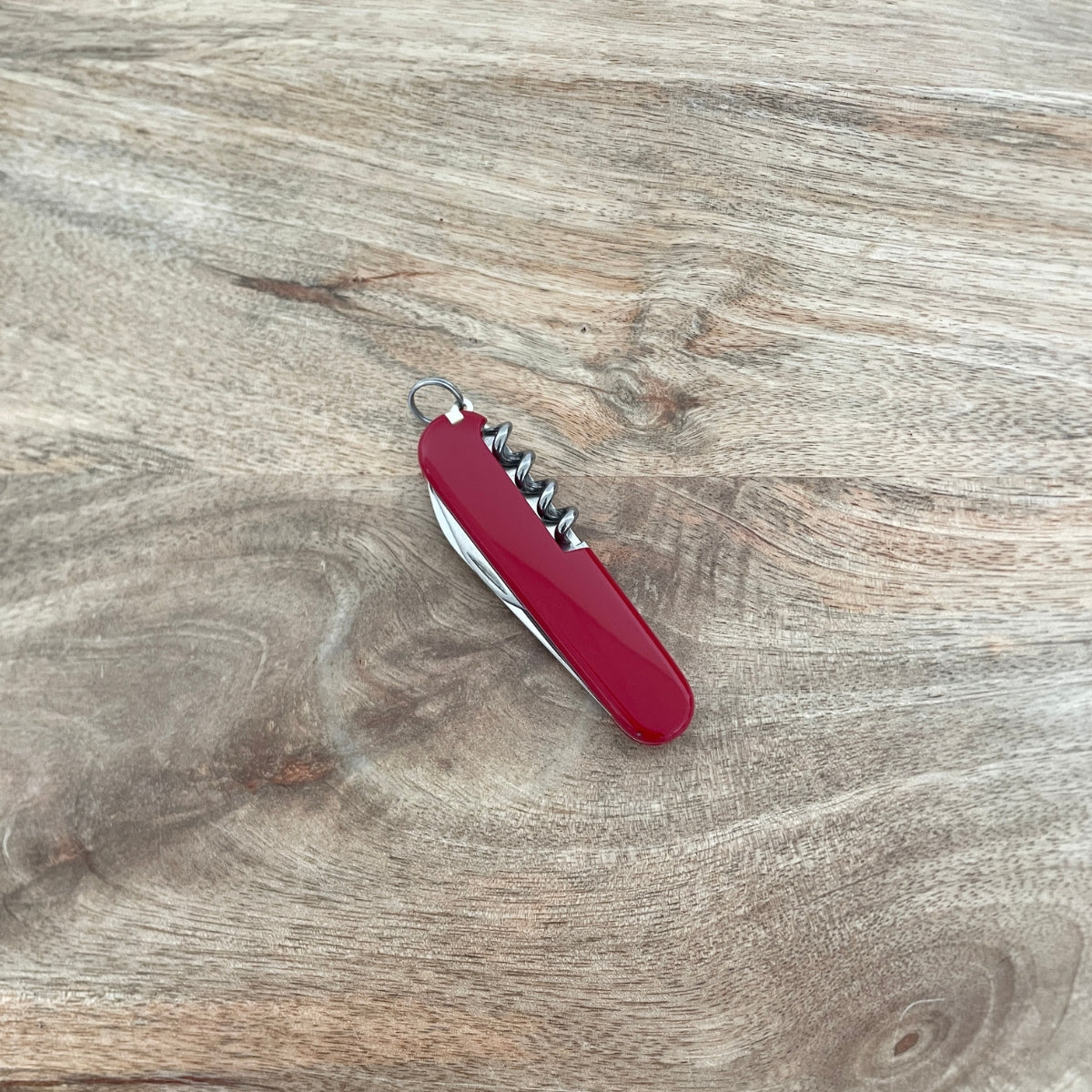victorinox-waiter-rouge-couteau-suisse-tire-bouchon-compact image 4