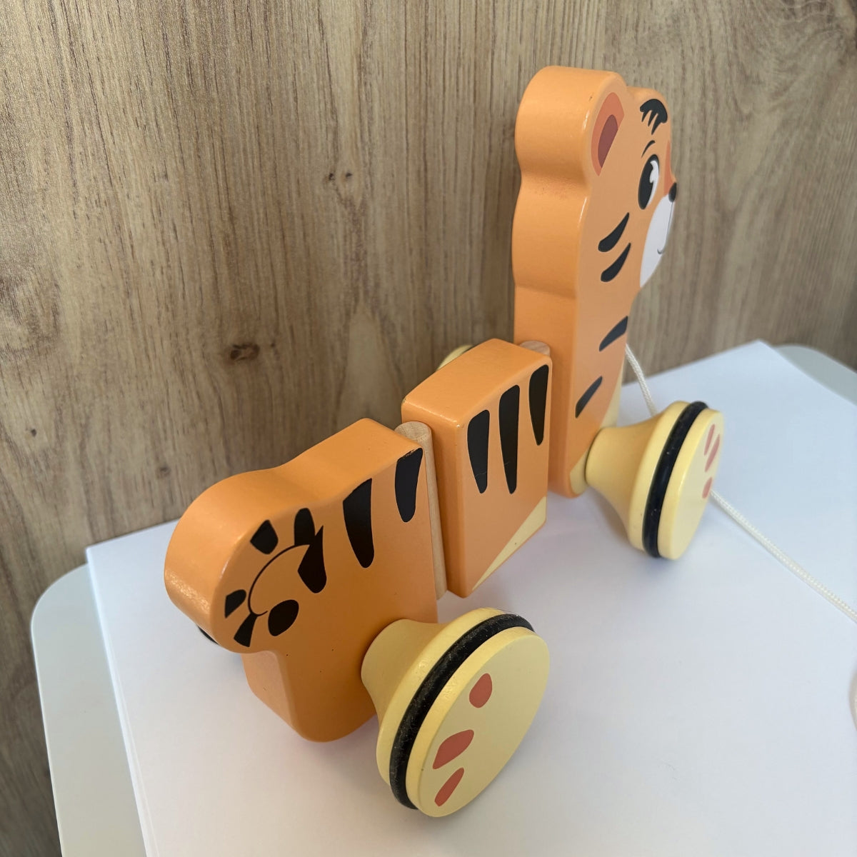 smallfoot-safari-jouet-tirer-tigre-bois-roulettes image 4