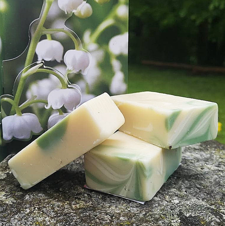 savon-hydratant-nourrissant-muguet-solide-100-g-floral image 1