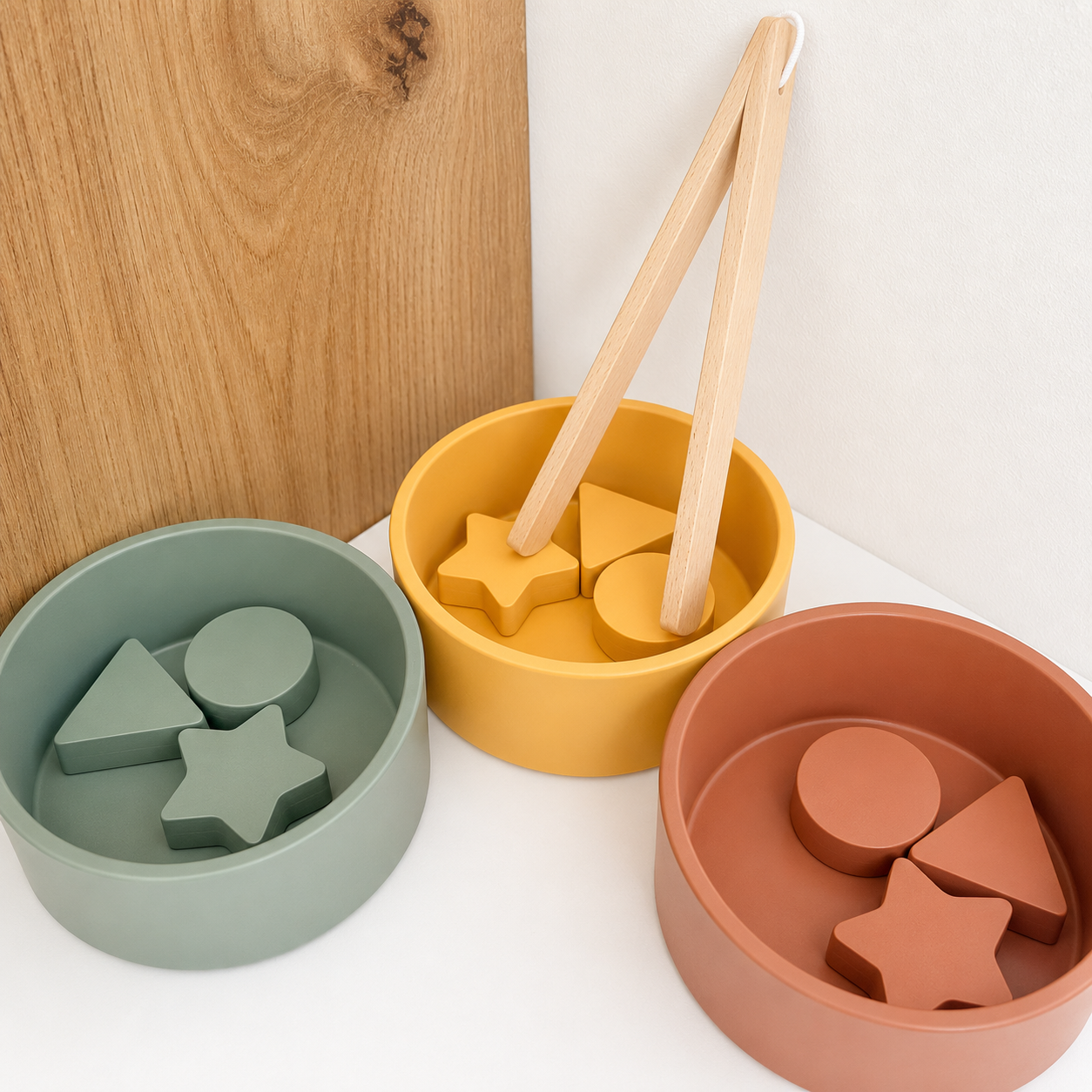 small-foot-jeu-de-tri-couleurs-avec-pince-bois-12-mois image 3