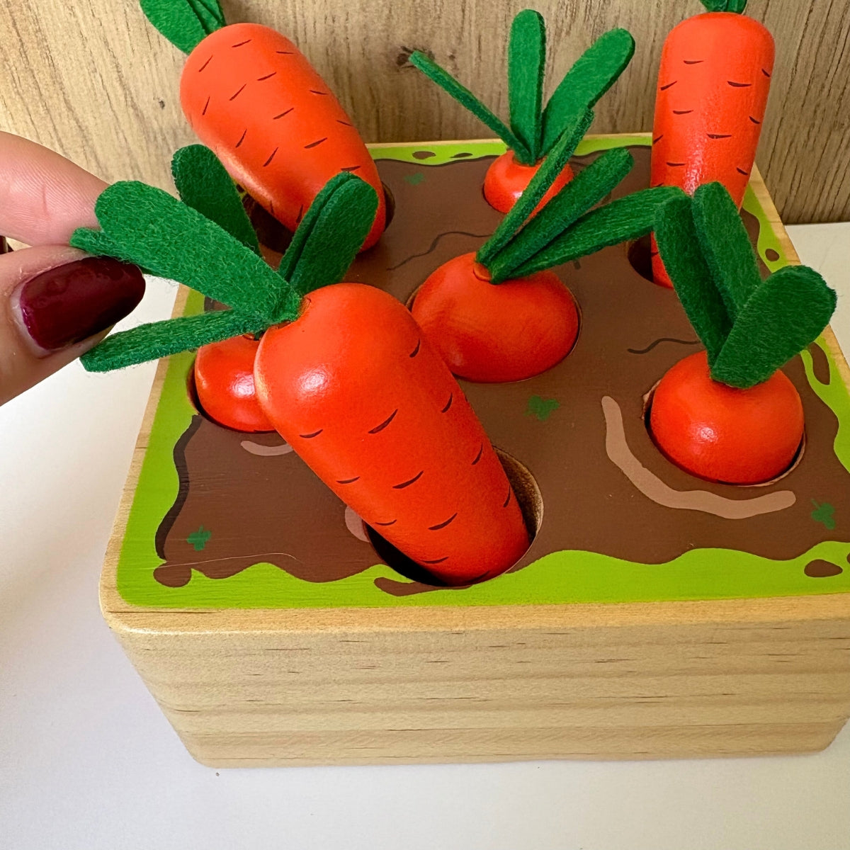 smallfoot-carottes-piquer-jeu-encastrement-bois-7-carottes image 3