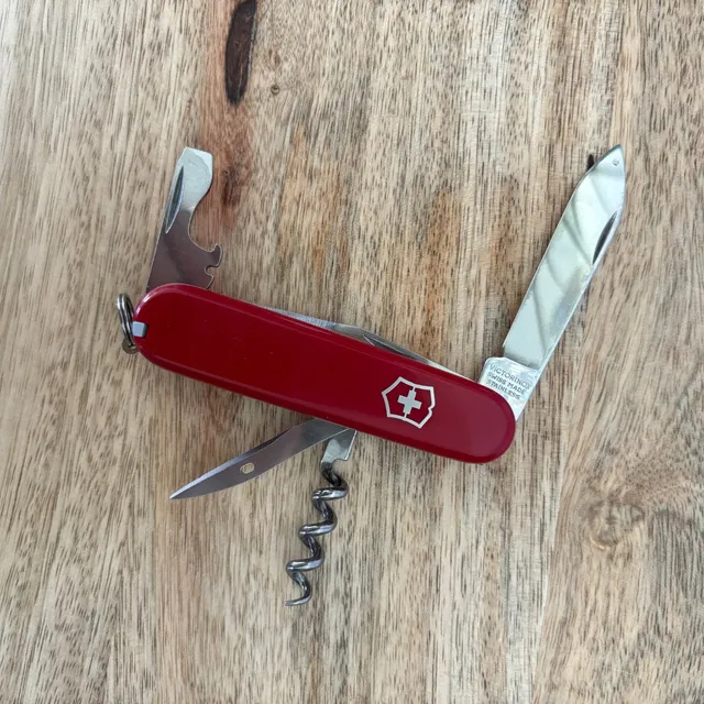 victorinox-sportsman-couteau-suisse-13-fonctions-84-mm image 1
