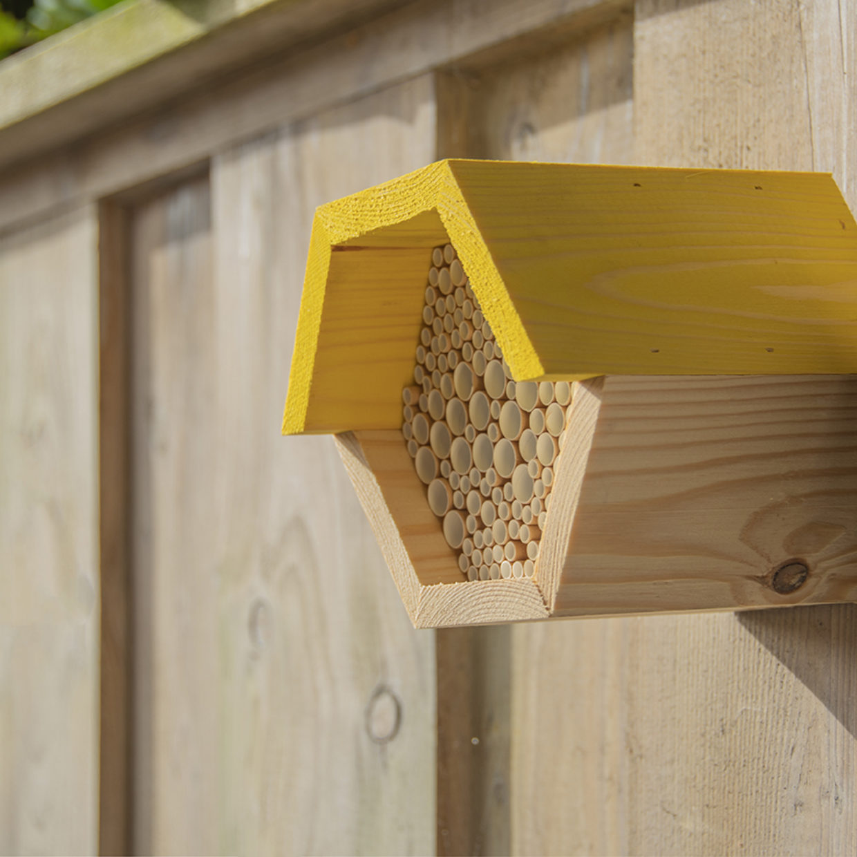 esschert-design-maison-abeilles-hexagonale-bois-14-9-cm image 1