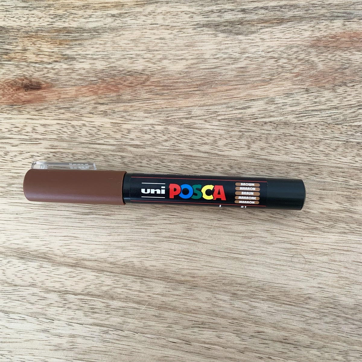 posca-marqueur-peinture-marron-pointe-fine-verre-bocal image 1